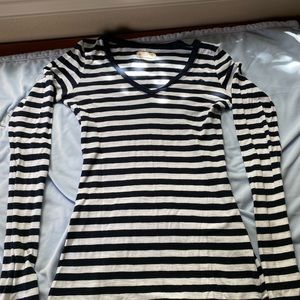 EUC long-sleeved v-neck striped Hollister tee